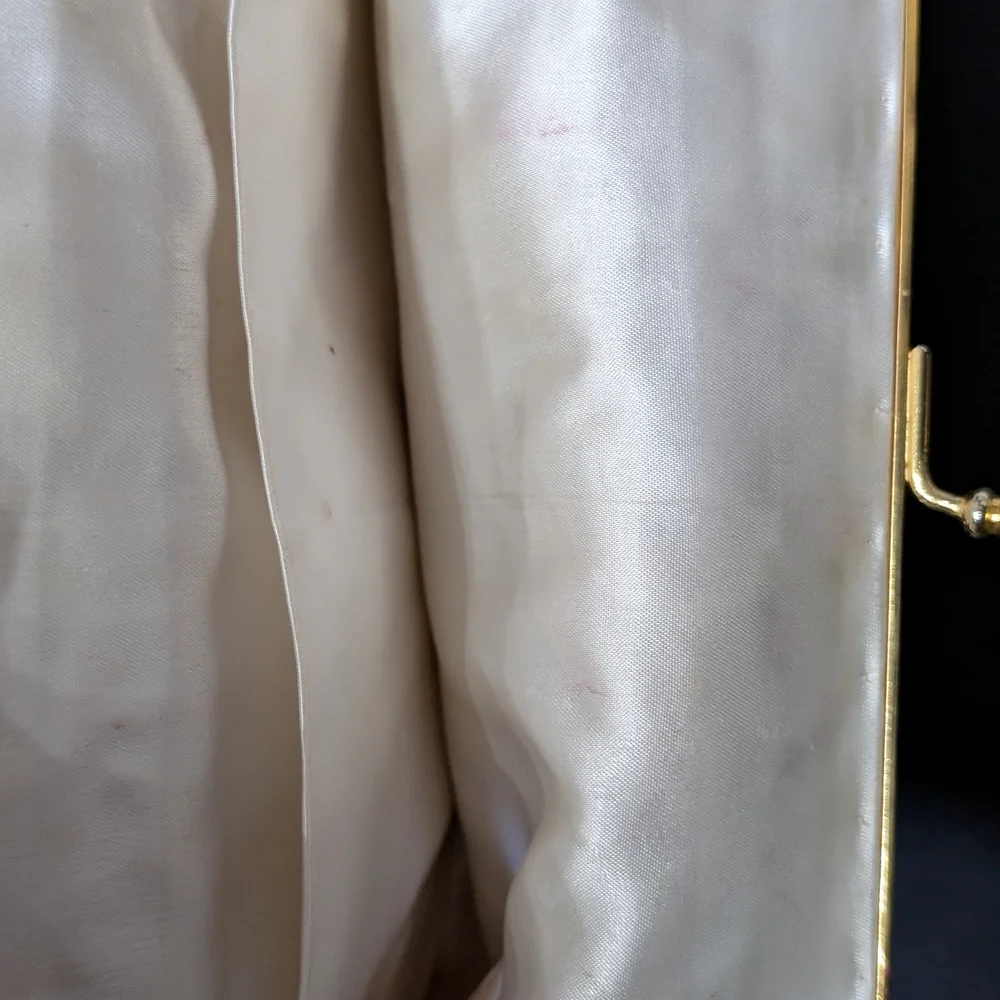Walborg Elegant White Beaded Handbag - Picture 8 of 9